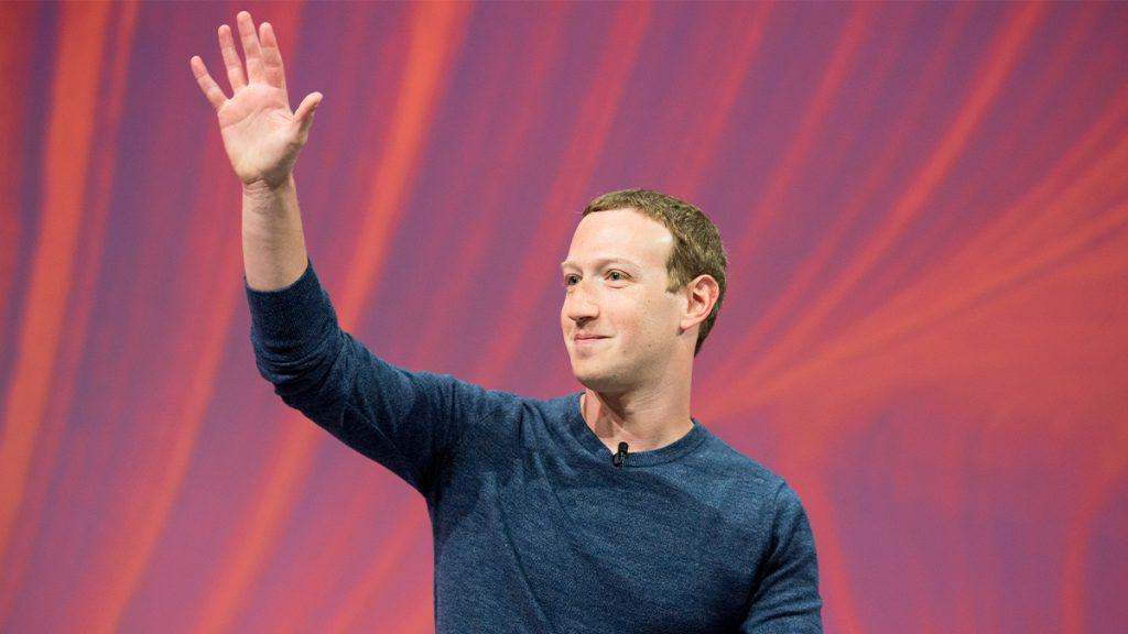 Mark Zuckerberg acenando para plateia durante evento