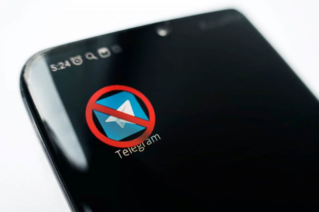 Logo do Telegram com um ícone de bloqueio por cima