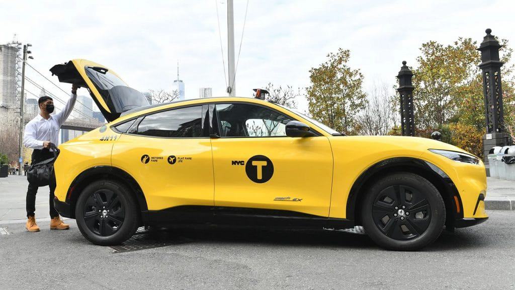 Táxi Mustang Mach-E, em Nova York