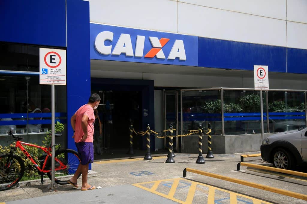 Fachada de agência da Caixa