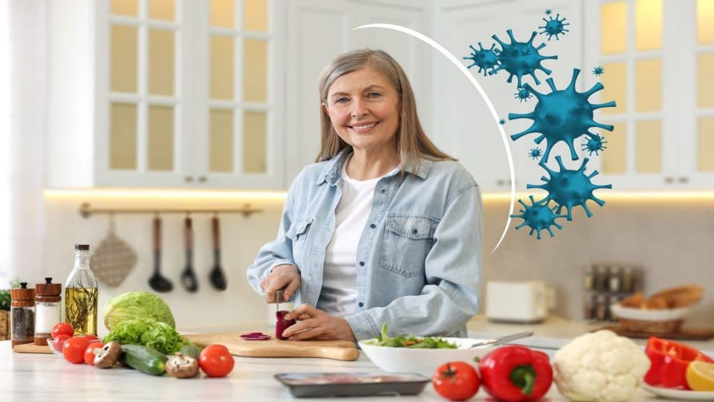 Mulher feliz com diferentes produtos alimentícios na cozinha. Dieta saudável - imunidade forte.